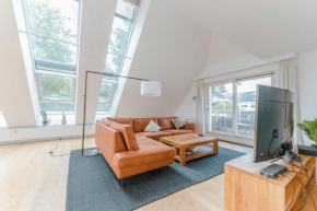 Luminous Penthouse with Private Terrace & Free Parking